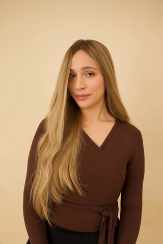 Zelda Hair 16/10 body lace top wig, 30 inches, designed for a sophisticated and flowing style.