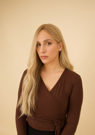 Zelda Hair Platinum 28-inch lace top wig with a natural body, perfect for luxury wigs and alopecia solutions.